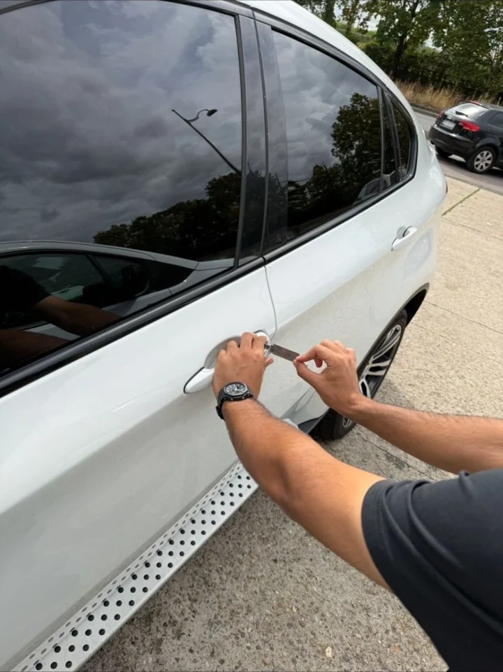 Ouverture d'un BMW X6 sans dégâts